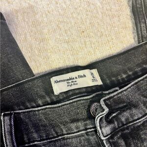 Abercrombie & Fitch Fade Black “Mom High Rise”Jeans